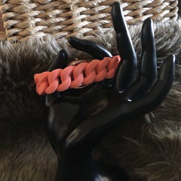 Ladies peach soft flexible silicone link watch - Picture 4 of 10